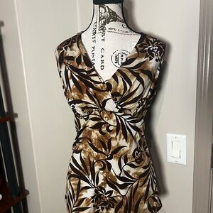 Women’s Short-Sleeve V-Neck Floral Print Tee in Brown and Cream